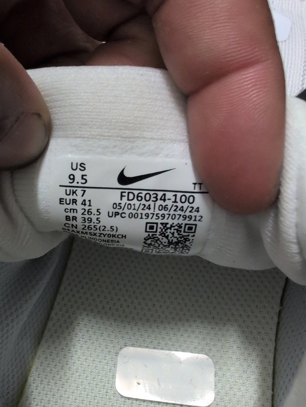 Nike Women's Quest 6 Running Shoes Size 9.5 - Picture 7 of 7
